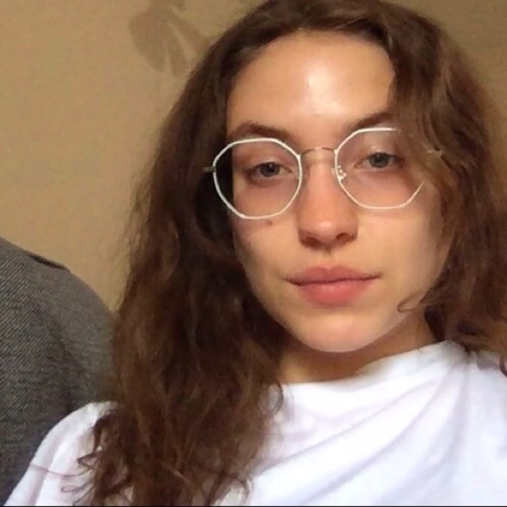 Meet your Posher, Ella